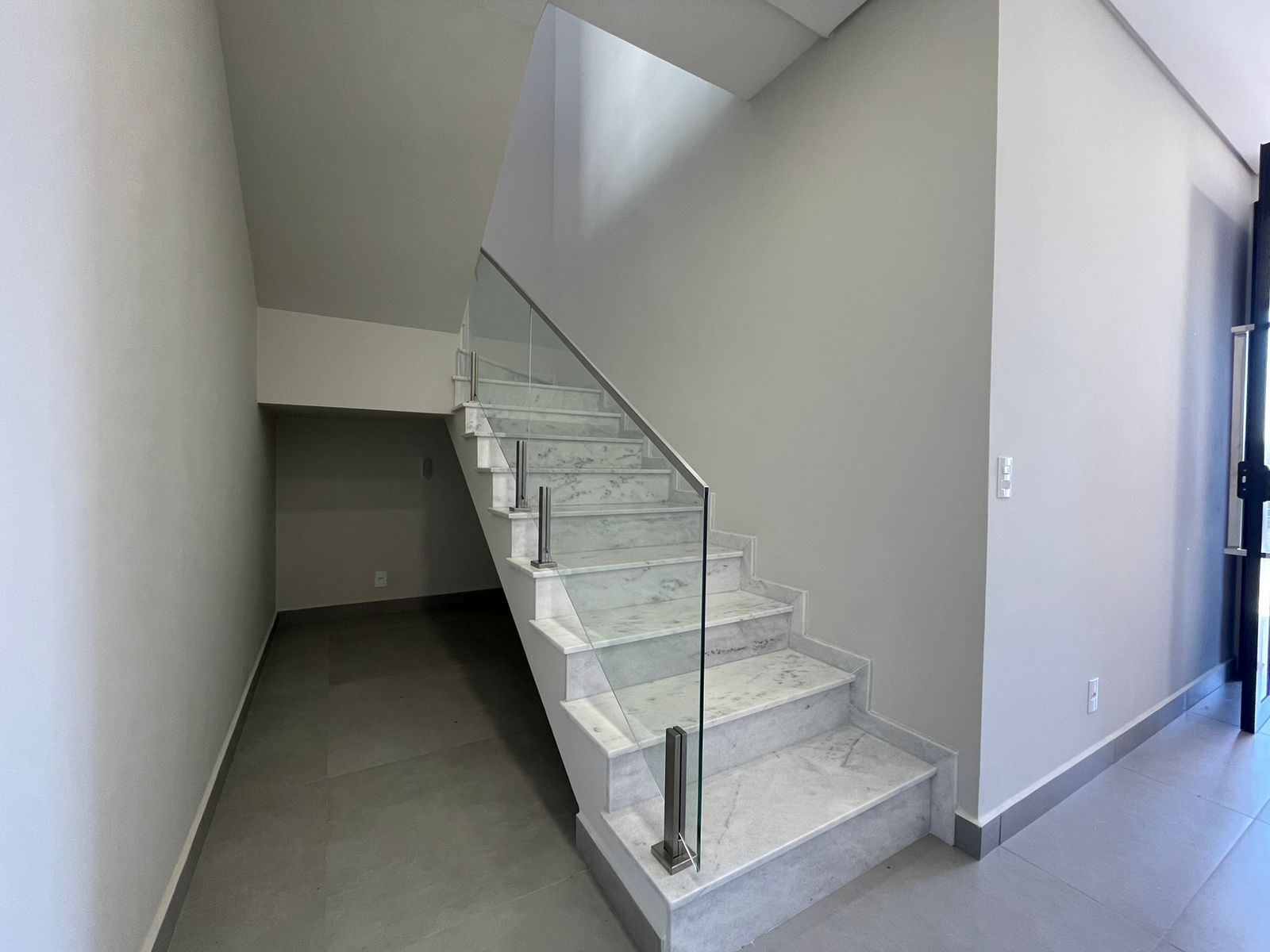 Zurich-Escada-acesso-1